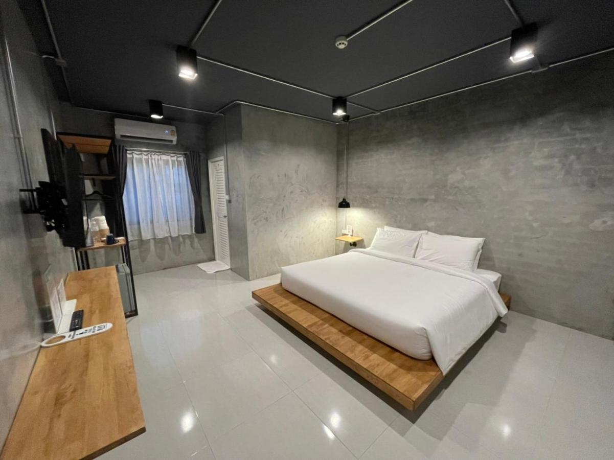 Loft Space Hotel Ранонг Экстерьер фото