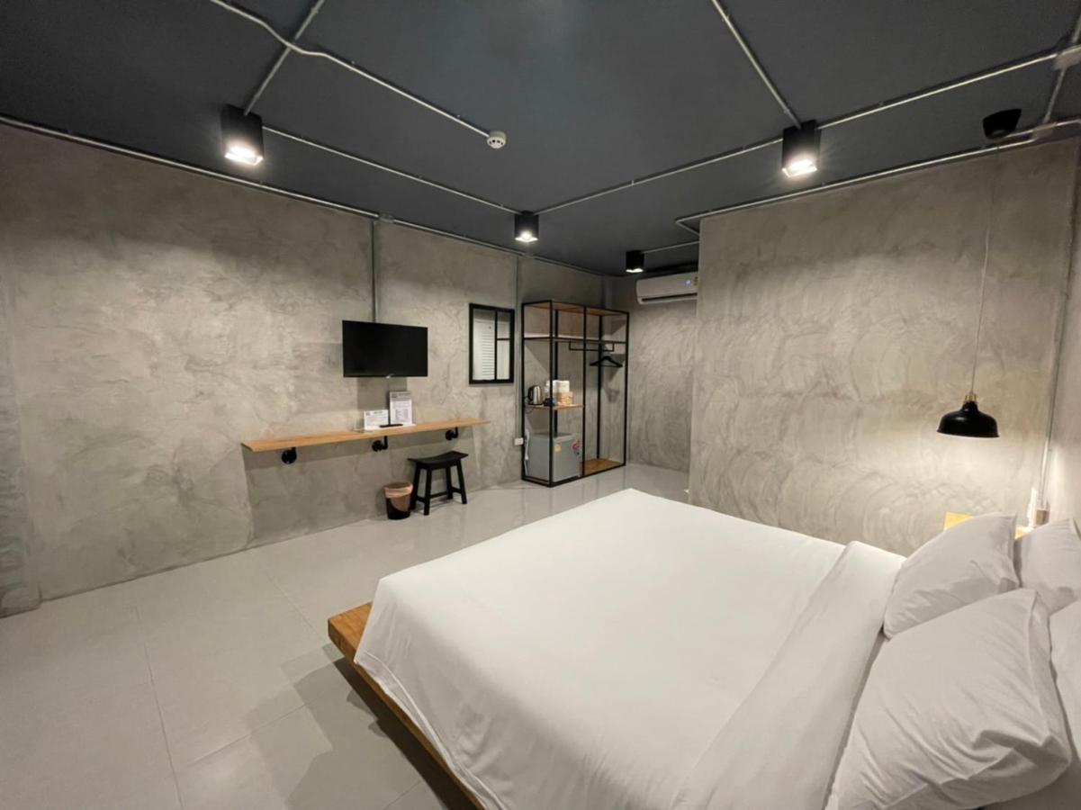 Loft Space Hotel Ранонг Экстерьер фото
