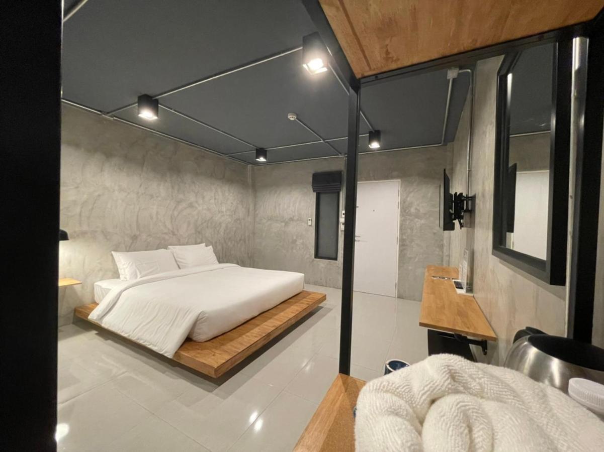 Loft Space Hotel Ранонг Экстерьер фото